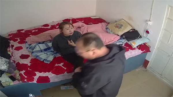 东北大叔趁老婆外出，偷会情人激情约炮，多姿势疯狂啪啪啪